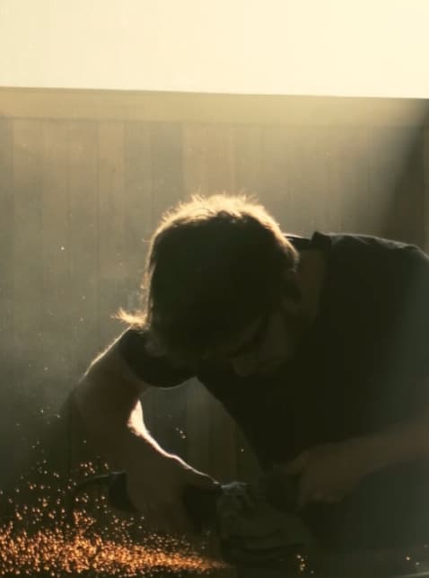 Maxence Gracz dans son atelier